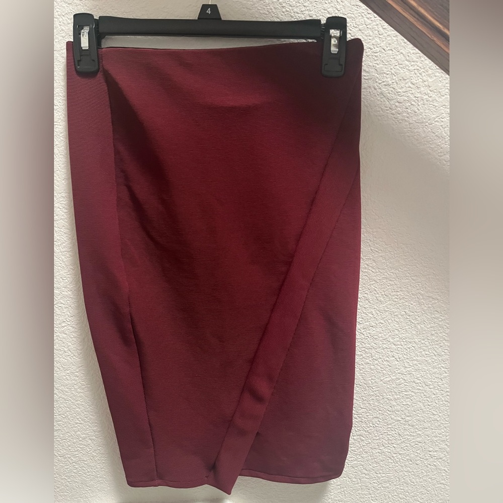 Zara maroon ribbed pencil skirt - perfect for holiday parties!